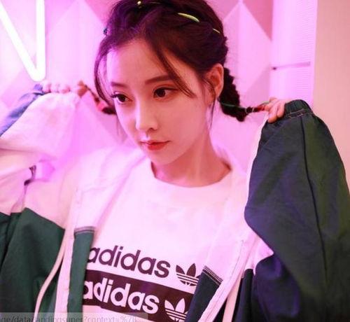 冯提莫最新爆料图片高清,揭秘网红背后的真实生活